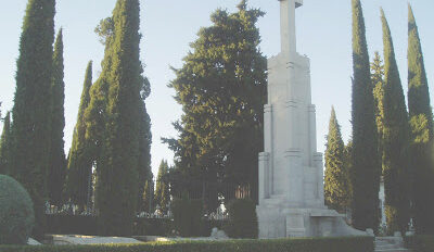 Cruz de los Caídos en su nuevo emplazamiento, el cementerio, blog el Sayón, disponible en http://elsayon.blogspot.com/2012/11/la-cruz-los-caidos-de-ciudad-real.html