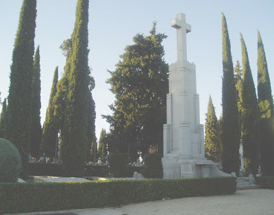 Cruz de los Caídos en su nuevo emplazamiento, el cementerio, blog el Sayón, disponible en http://elsayon.blogspot.com/2012/11/la-cruz-los-caidos-de-ciudad-real.html