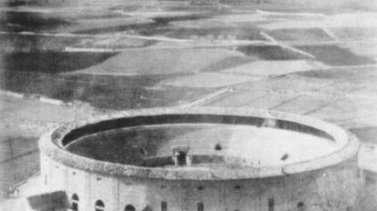 Imagen de la plaza de toros de Hellín, sede del campo de concentración, a finales del siglo XIX. Fuente: http://www.loscamposdeconcentraciondefranco.es/campos/101