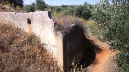 Refugio en la zona de trincheras (en sus cercanías apareció en 2017 un proyectil no detonado de artillería). Fuente: http://paseandoydescubriendo.blogspot.com/p/trincheras-y-bunkers.html