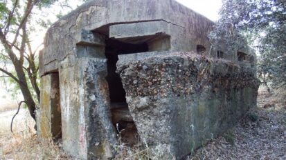 Detalle de daños estructurales del bunker II. Fuente: https://www.monumentalnet.org/monumento.php?album=&r=TO-CAS-013-DOS&n=B%C3%BAnker+II+de+Talavera+de+la+Reina&p=1