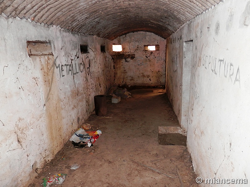 Interior del bunker IV. Fuente: https://www.monumentalnet.org/monumento.php?r=TO-CAS-013-CUA&n=B%C3%BAnker+IV+de+Talavera+de+la+Reina