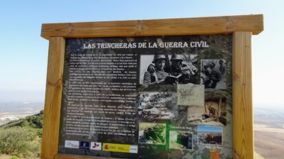 Panel informativo de la ruta de Las Trincheras de la Guerra Civil. Fuente: http://antotemo.blogspot.com/2019/10/ruta-171-nucaban-noez-ruta-de-las.html