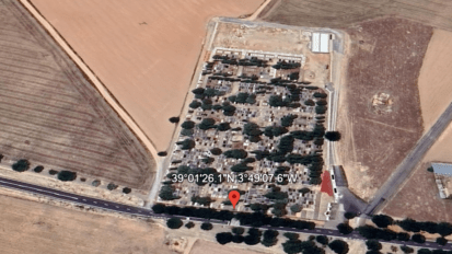 Ubicación aproximada de la fosa en el interior del cementerio de Carrión de Calatrava. Elaboración propia mediante Google Earth